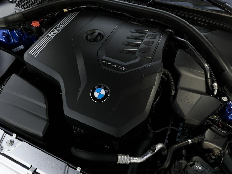 Моторный отсек BMW 330i M Sport (G20) 2019 года  (LA) (фото 13 из 32)